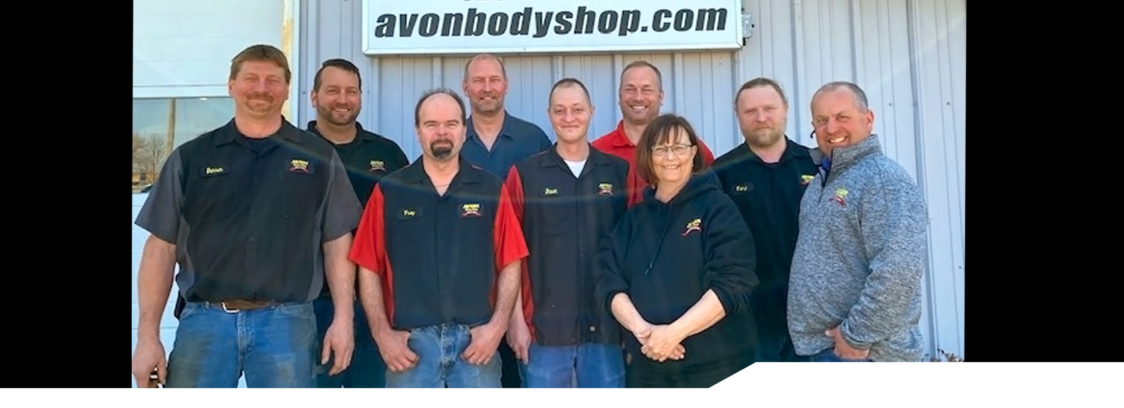 The full staff from Avon Body Shop and Service Center